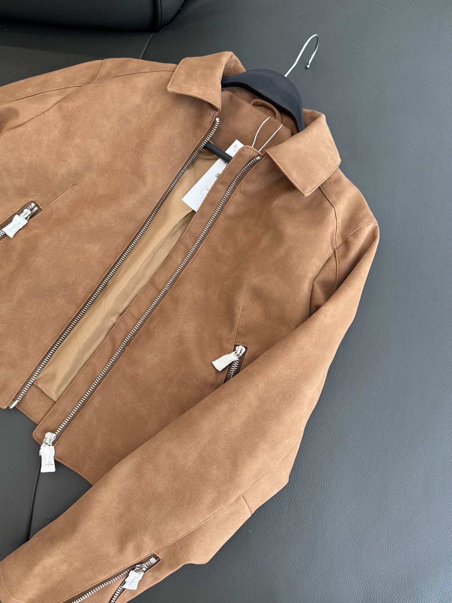 מעיל דמוי עור קצר עם דש קצר לנשים לשנת 2025