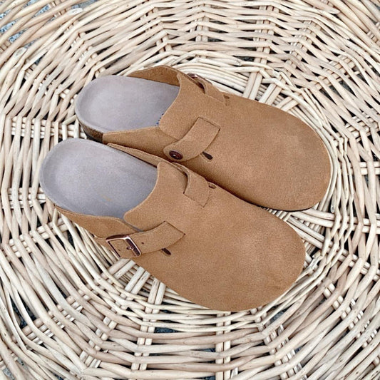 סנדלים ונעלי בית וינטג' עשויים פלטפורמה משעם לגברים ולנשים.