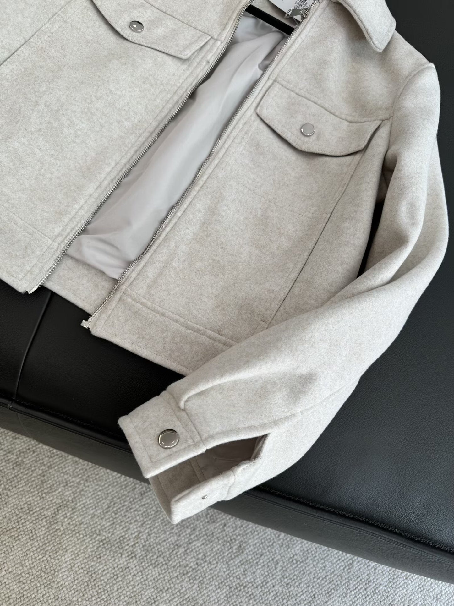 מעיל אופנה חדש לנשים לשנת 2025 עם רוכסן ומרקם רך