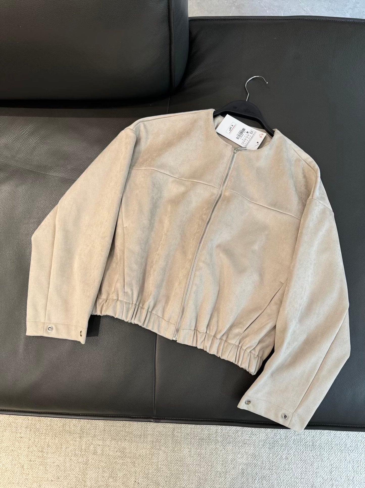 מעיל אופנה חדש לנשים עם רוכסן וצווארון O ואפקט אנטי-זמש