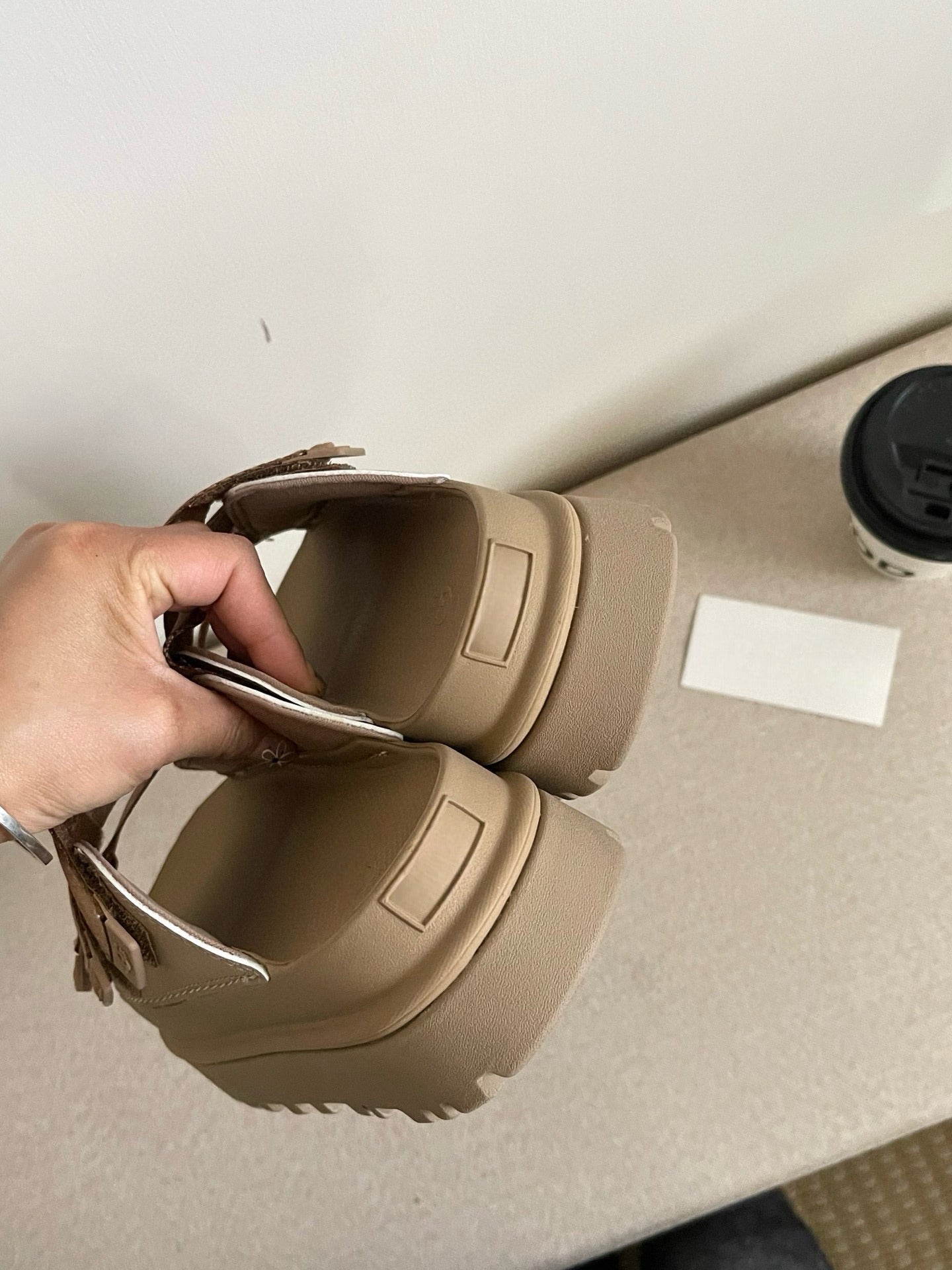 Women's New Fashion Joker Casual Thick-soled Hook and Loop Soft-soled Candy-colored Slippers and Sandals Have A Shoe Box.