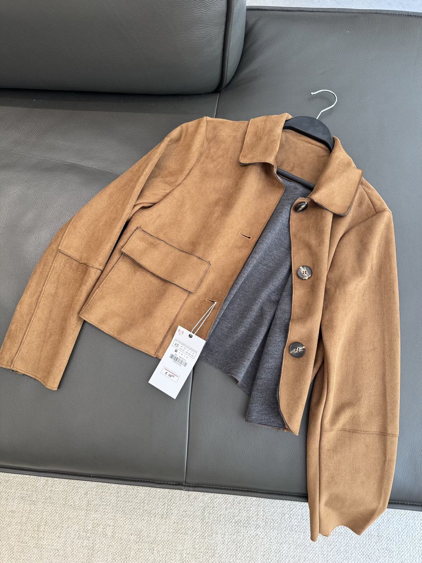 מעיל קצר עם רוכסן ואפקט עור אנטי-זמש לנשים לשנת 2025