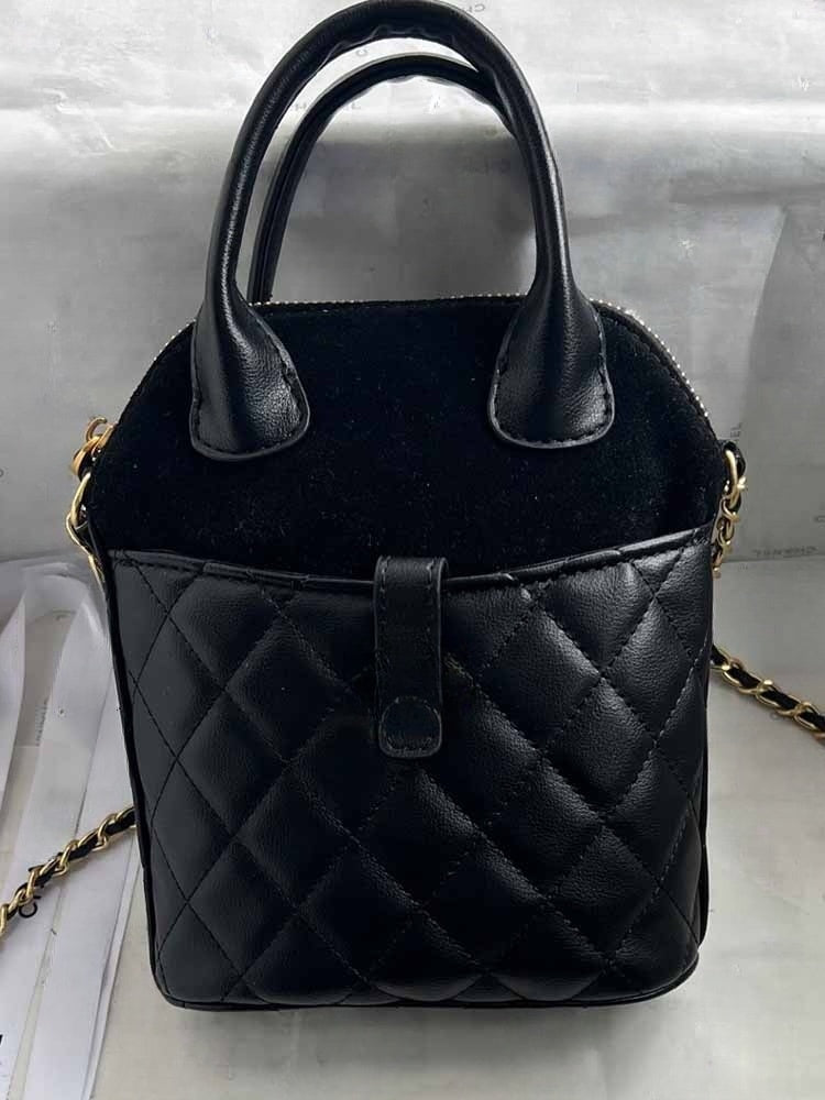 תיק קלאץ' כתף מתכוונן חדש לנשים בסגנון ג'וקר בסגנון מעוין, עשוי משרשרת זהב ישנה. 