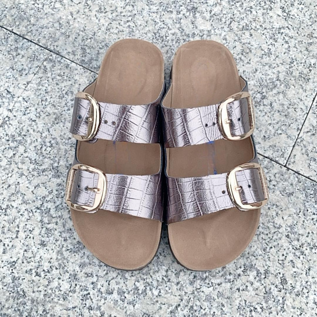 Women's New Fashion Joker Casual Double Buckle Design Thick Soled Slippers Have A Shoe Box.