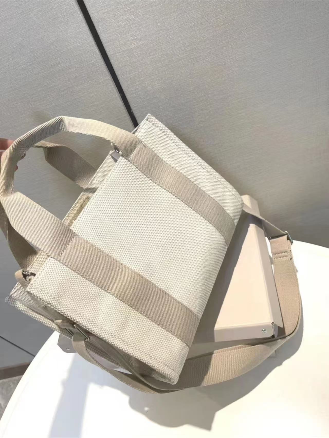 תיק בד אופנתי חדש לנשים של LU תיק כתף נייד בעל קיבולת גדולה מדגם ג'וקר בשני צבעים