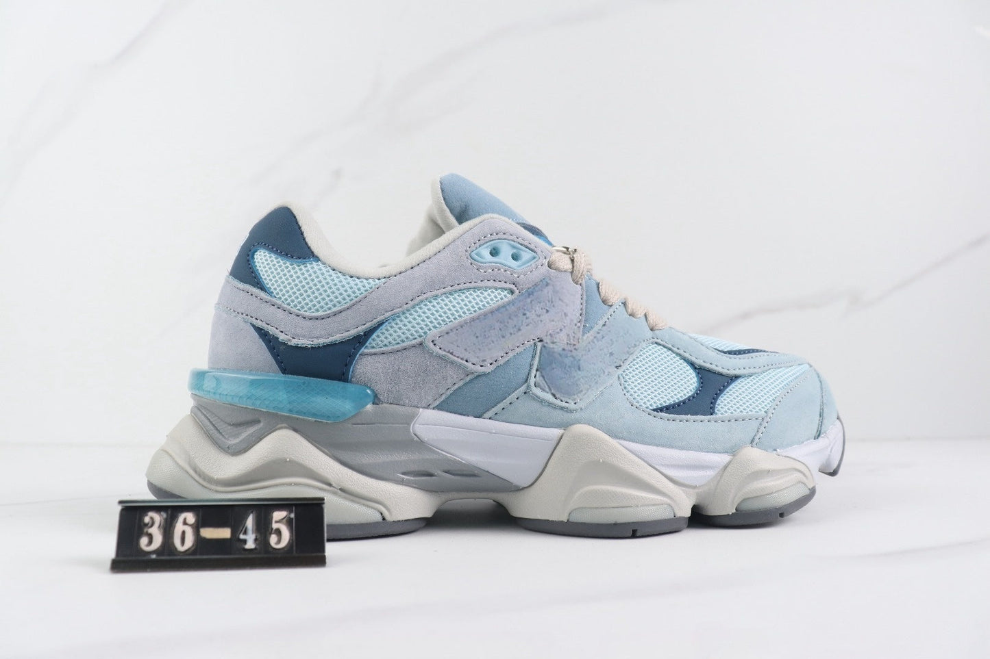 Men and Women with The New Casual Joker Sneakers Retro Shock-absorbing Running Shoes Fabric Material Daddy Shoes.