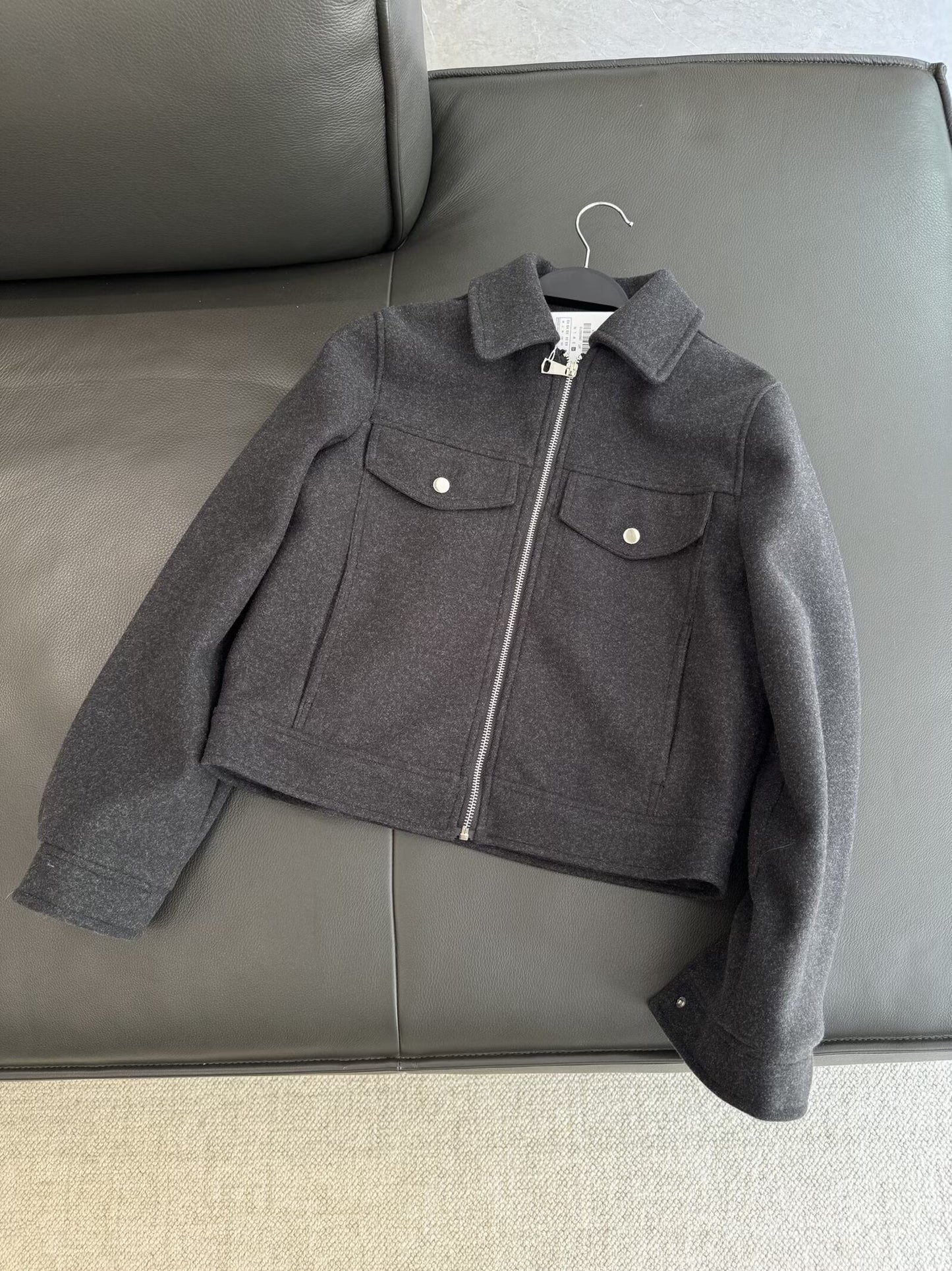 מעיל אופנה חדש לנשים לשנת 2025 עם רוכסן ומרקם רך