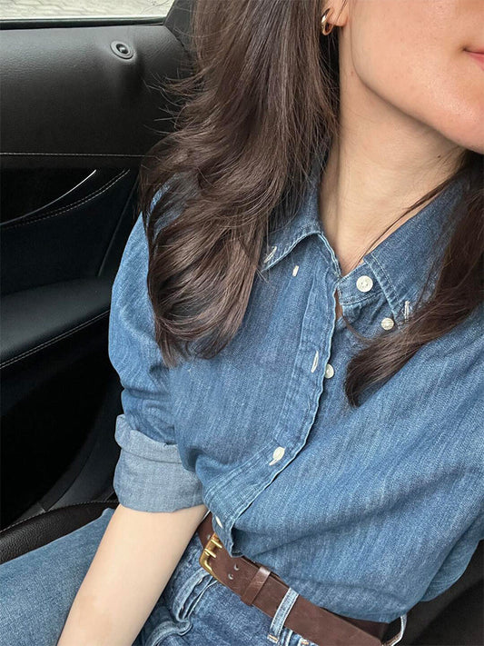 גברים ונשים עם אותה חולצה ארוכת שרוולים חדשה לזוג עם בד ג'ינס רקום של ג'וקר.